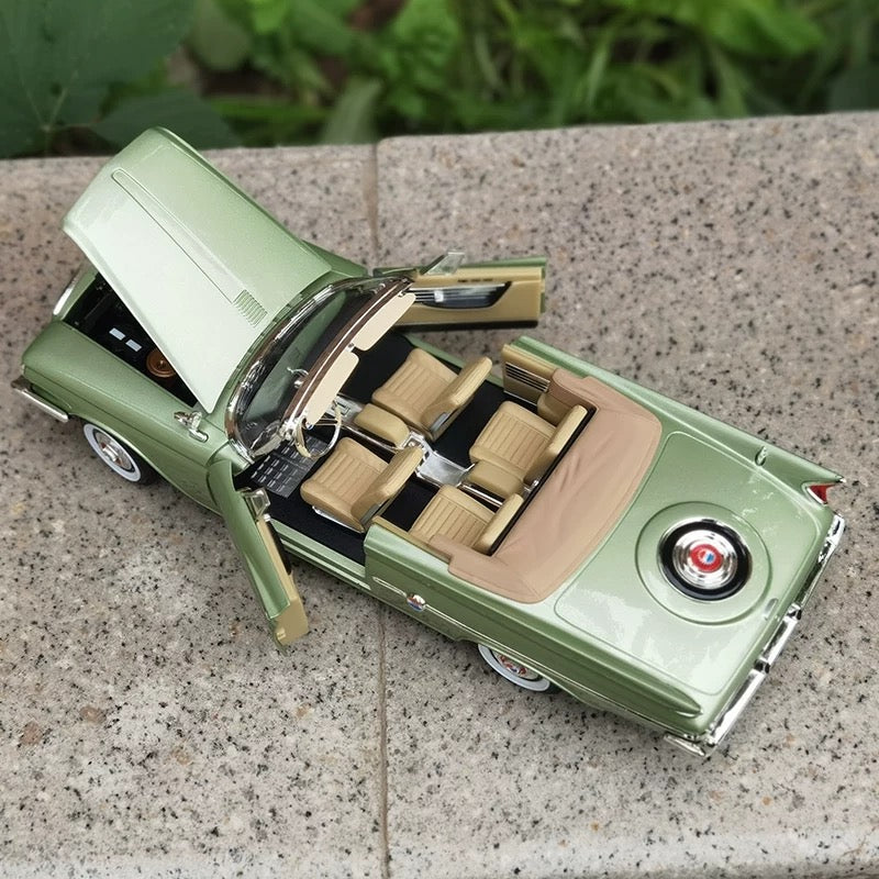 1/18 Chrysler 300F 1960 Convertible Classic Car Model