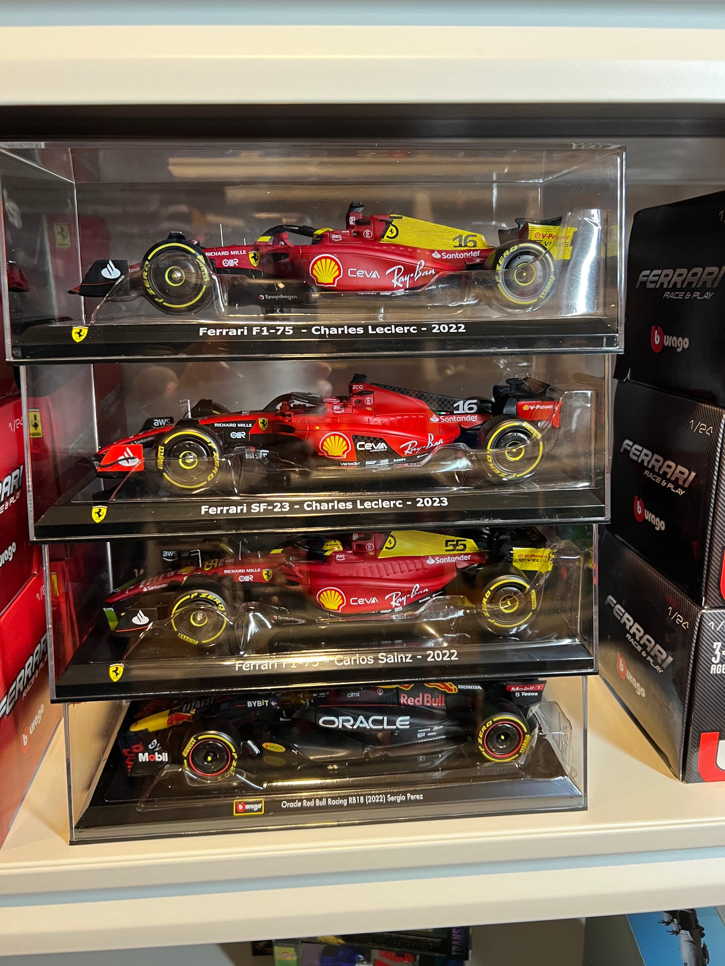 Bburago 1/24 Ferrari Formula Racing Car Acrylic Display Case Modern Car Model