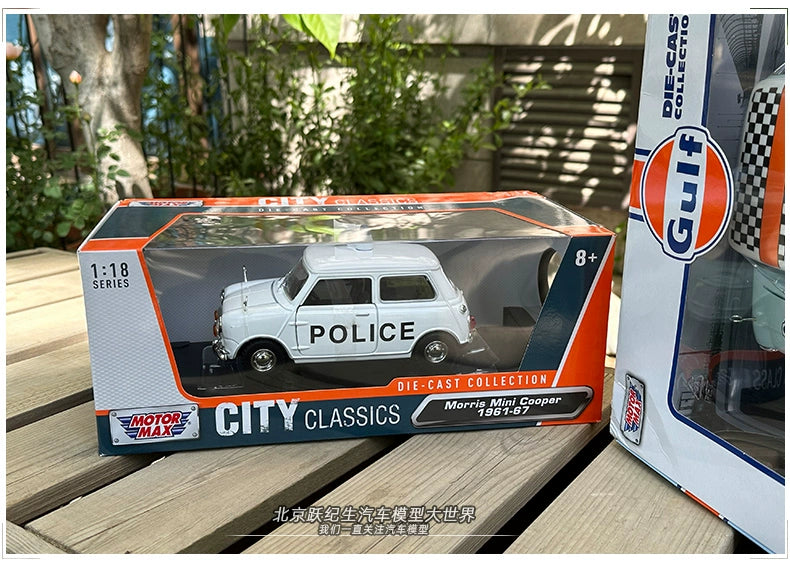MOTORMAX Mini Cooper 1/18 Scale 1961-67 Classic Car Model