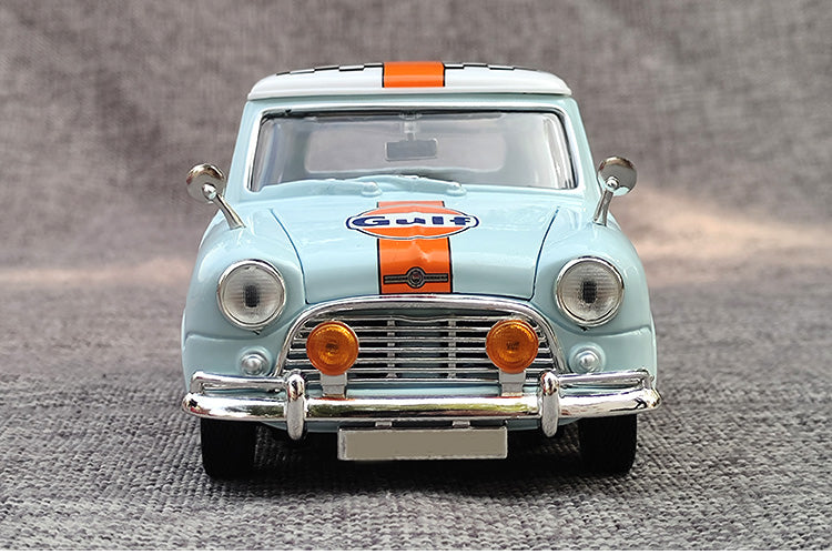 MOTORMAX Mini Cooper 1/18 Scale 1961-67 Classic Car Model