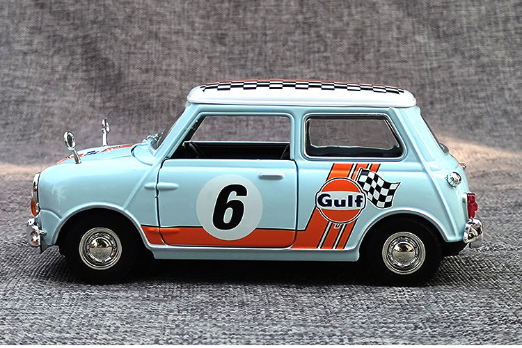 MOTORMAX Mini Cooper 1/18 Scale 1961-67 Classic Car Model