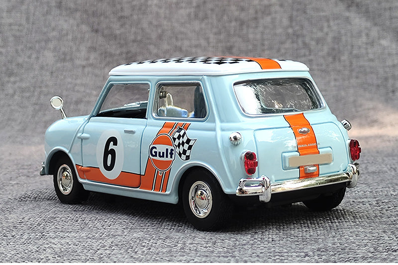 MOTORMAX Mini Cooper 1/18 Scale 1961-67 Classic Car Model