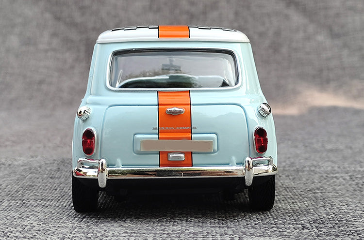 MOTORMAX Mini Cooper 1/18 Scale 1961-67 Classic Car Model