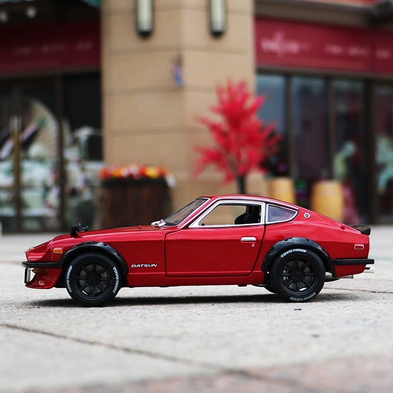 Maisto 1/18 Nissan Datsun 240Z 1971 Classic Car Model