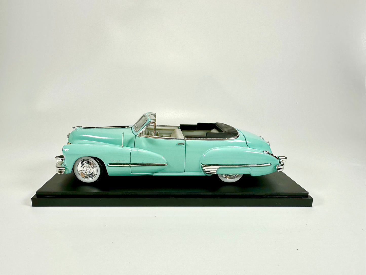 SIGNATURE 1/32 Cadillac Series 62 1974 Classic Car Model