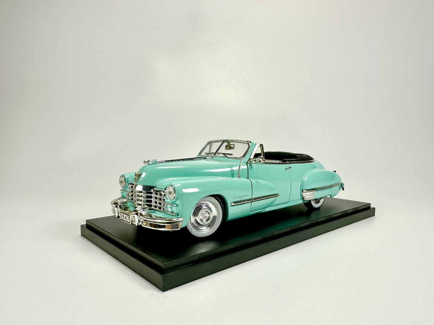 SIGNATURE 1/32 Cadillac Series 62 1974 Classic Car Model