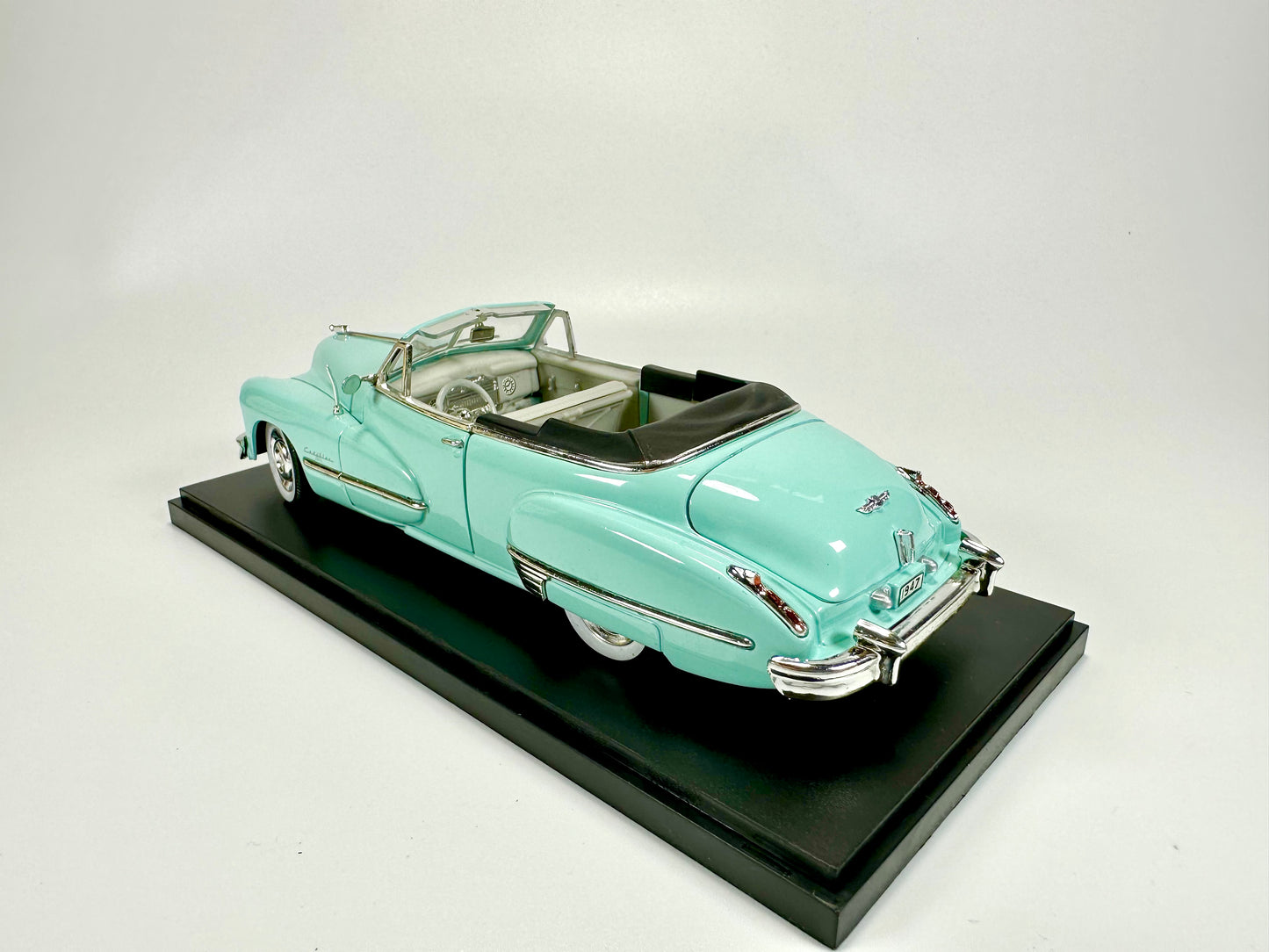 SIGNATURE 1/32 Cadillac Series 62 1974 Classic Car Model