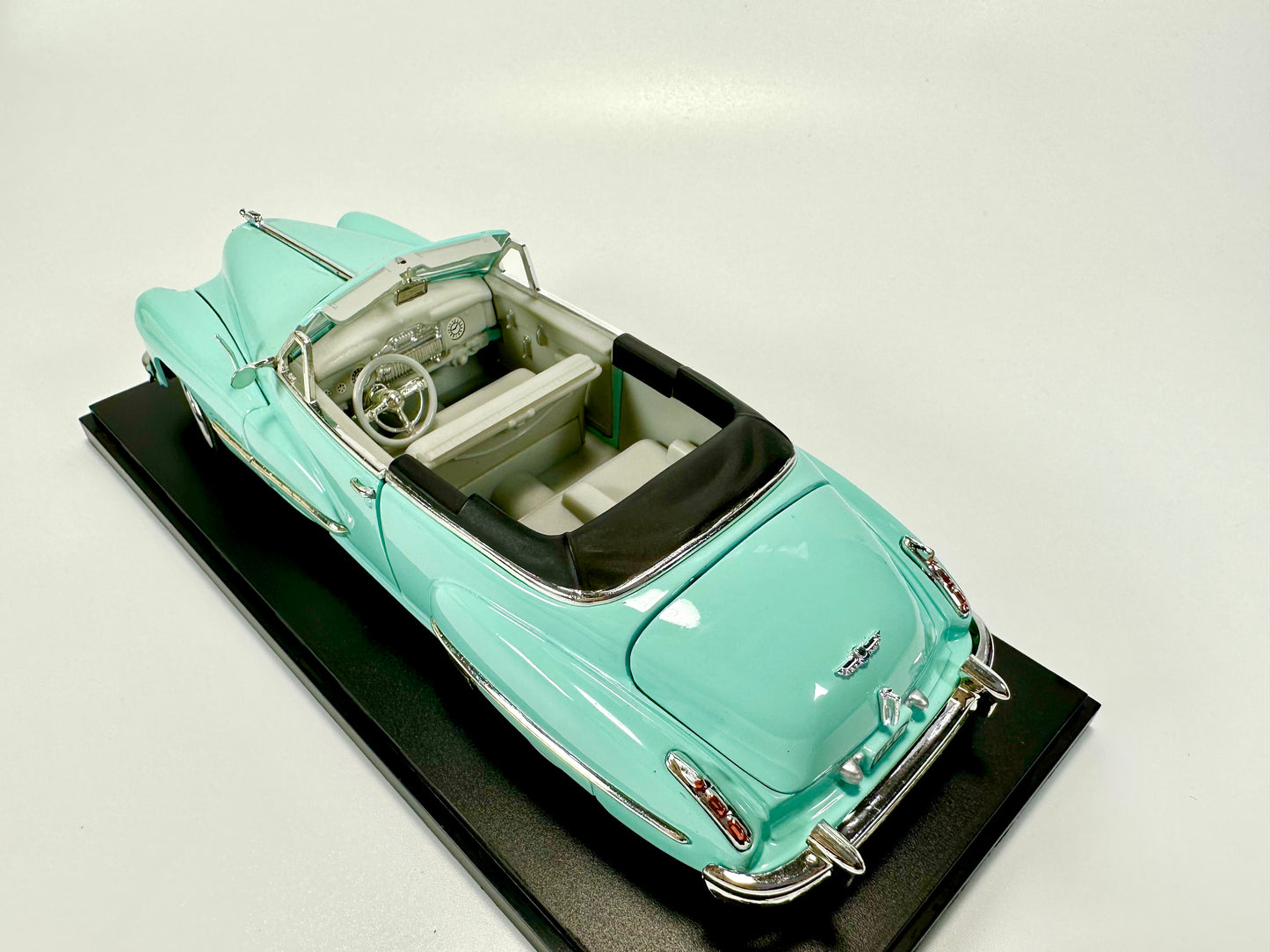 SIGNATURE 1/32 Cadillac Series 62 1974 Classic Car Model