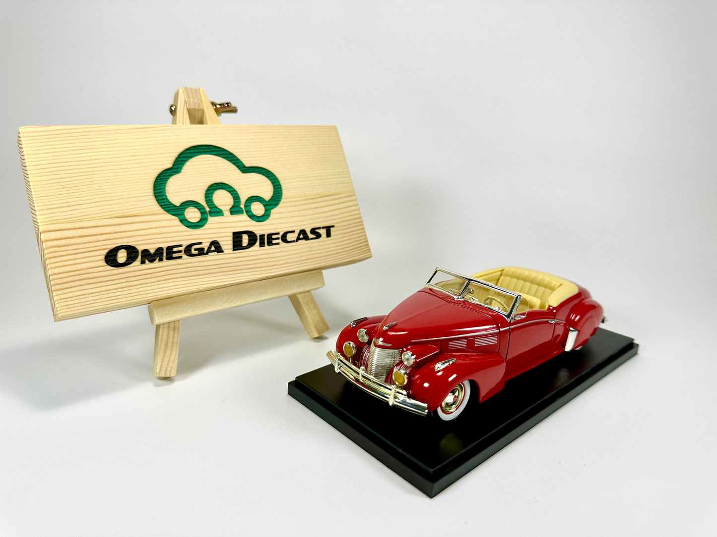 SIGNATURE 1/32 Cadillac Series 62 Sedan 1946 Classic Car Model