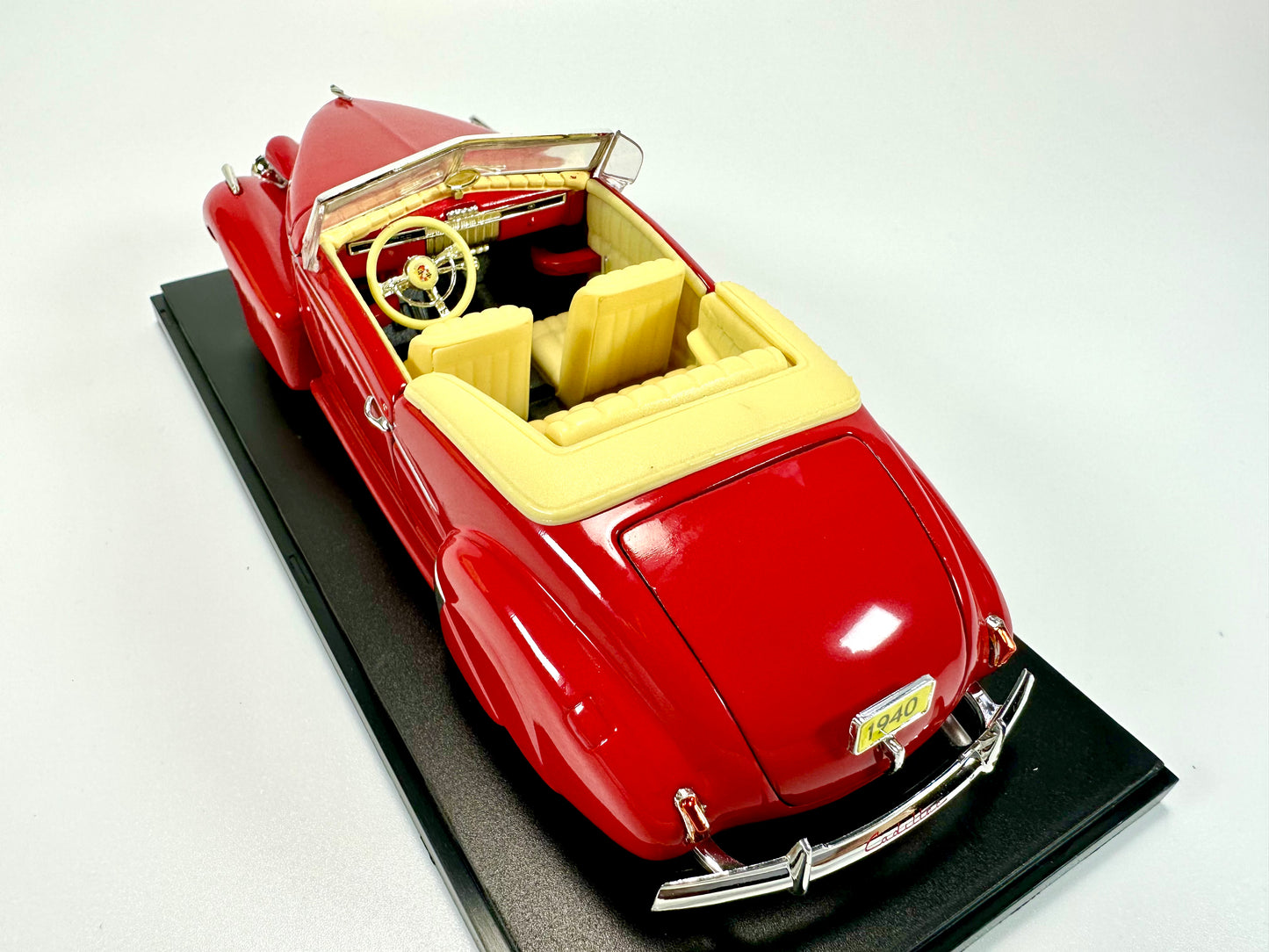 SIGNATURE 1/32 Cadillac Series 62 Sedan 1946 Classic Car Model