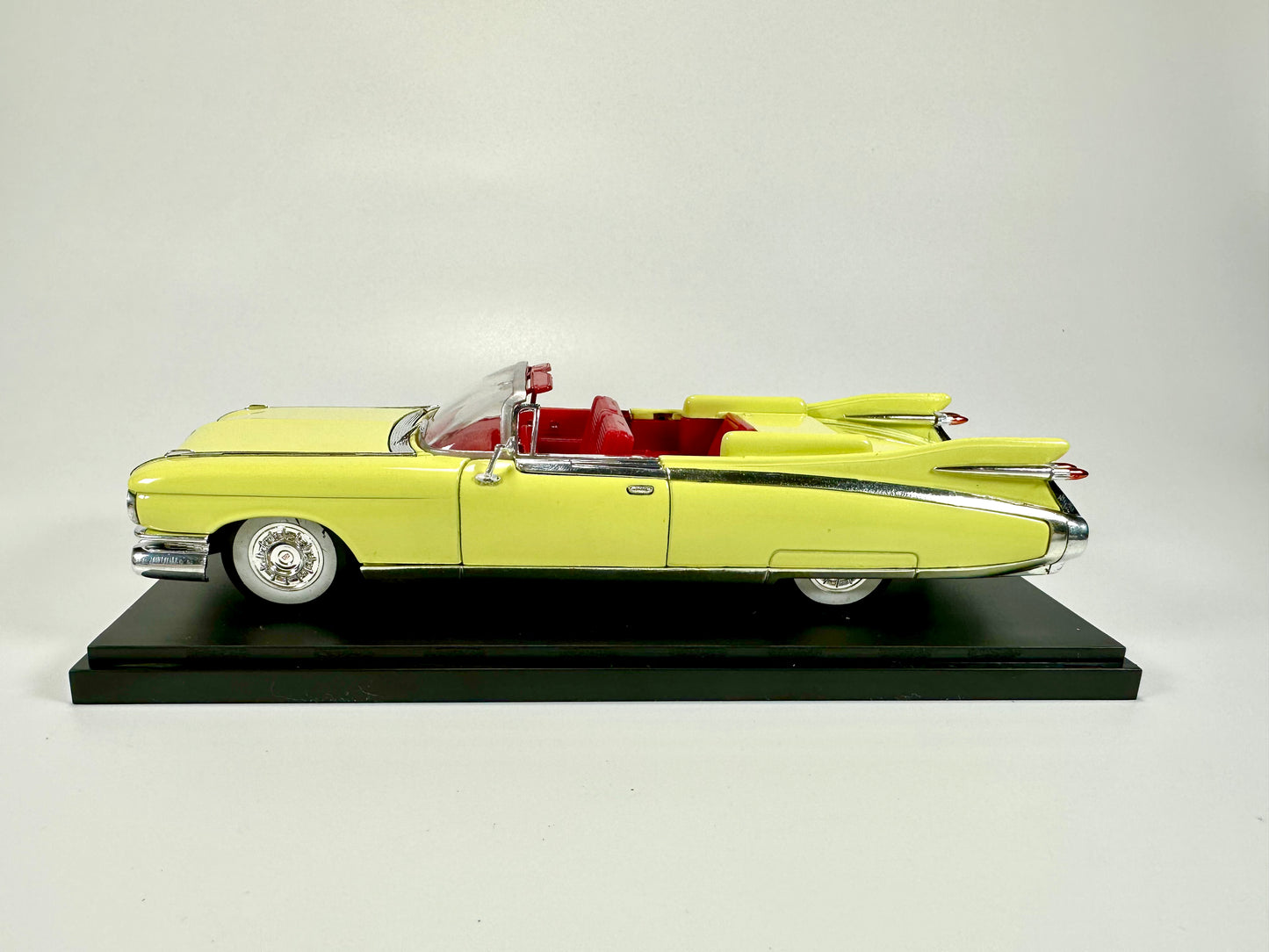 SIGNATURE 1/32 Cadillac Eldorado Biarritz 1959 Classic Car Model